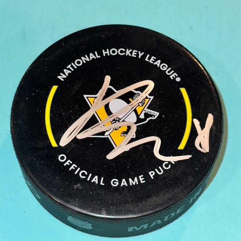 BEN KINDEL Signed Pittsburgh PENGUINS Official GAME Puck Beckett (BAS)