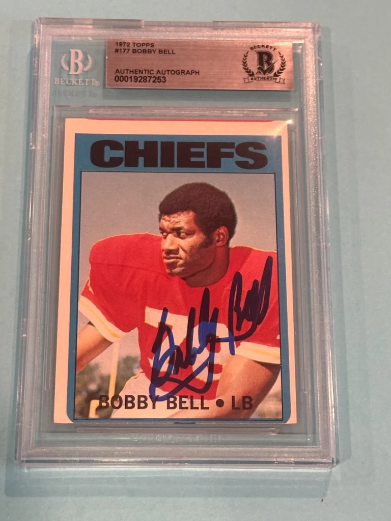 BOBBY BELL Signed 1972 TOPPS Card #177 Beckett BAS