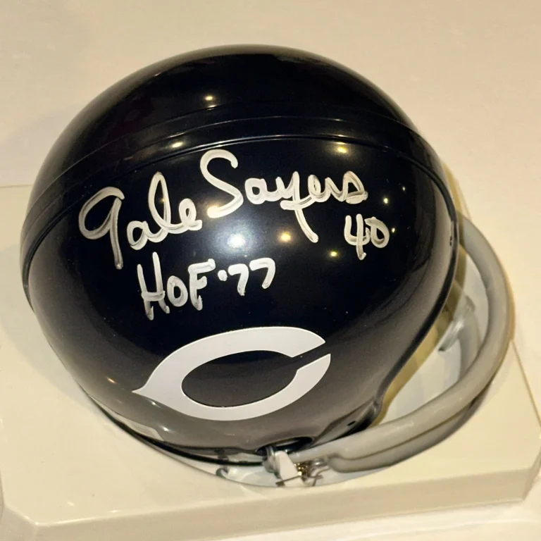 GALE SAYERS Signed BEARS VSR4 THROWBACK Mini-helmet w/ HOF & 40 Insc Beckett BAS