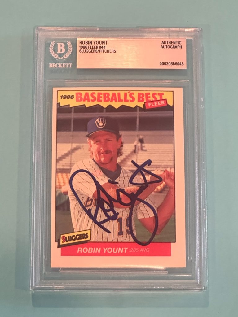 ROBIN YOUNT Signed 1986 FLEER SLUGGERS/PITCHERS Card #44 Beckett (BAS)
