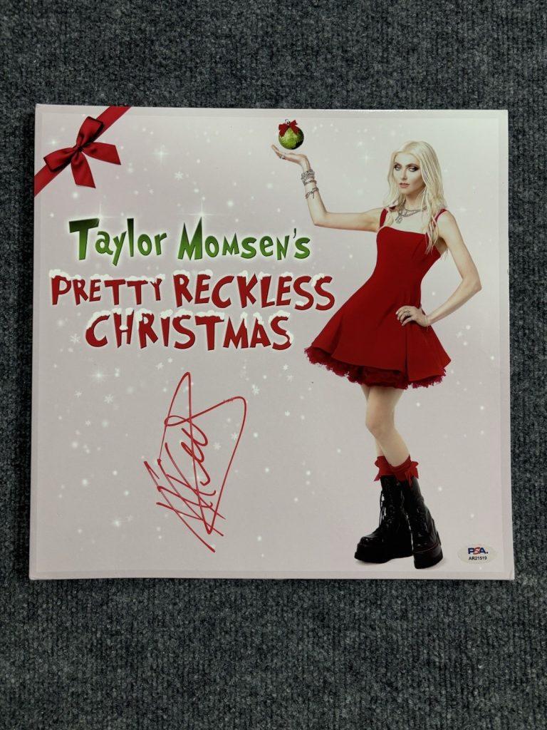 TAYLOR MOMSEN THE PRETTY RECKLESS signed autographed CHRISTMAS VINYL. Psa Coa