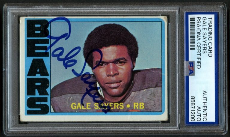 Gale Sayers signed autograph Chicago Bears 1972 Topps Trading Card PSA Slab
