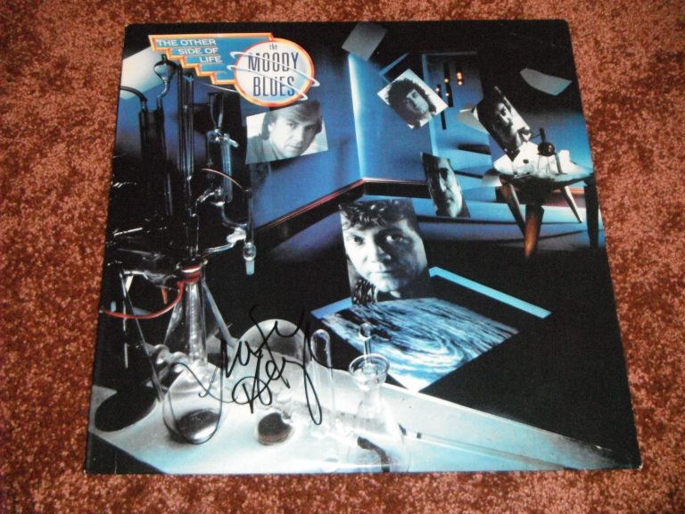 THE MOODY BLUES JUSTIN HAYWARD SIGNED THE OTHER SIDE OF LIFE VINYL ALBUM