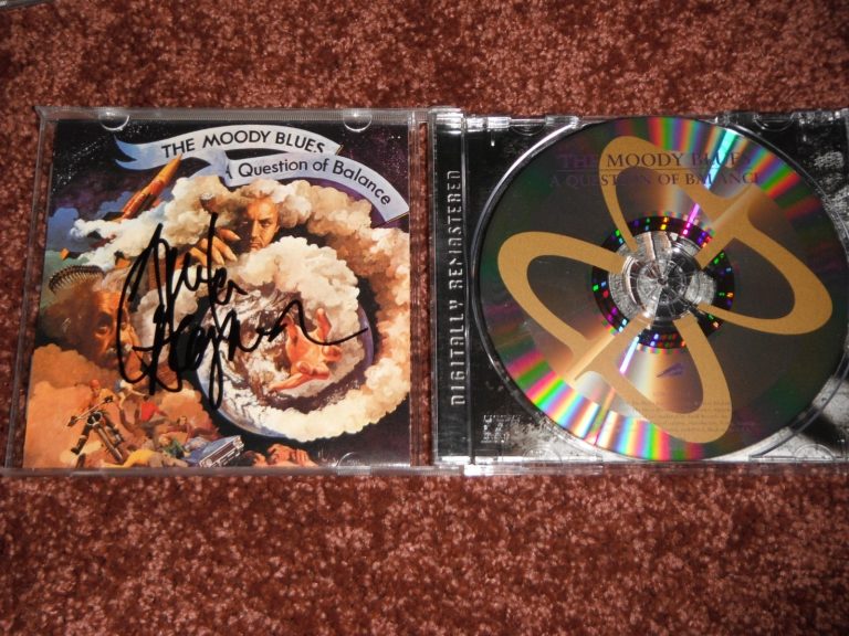 THE MOODY BLUES JUSTIN HAYWARD SIGNED A QUESTION OF BALANCE CD COVER