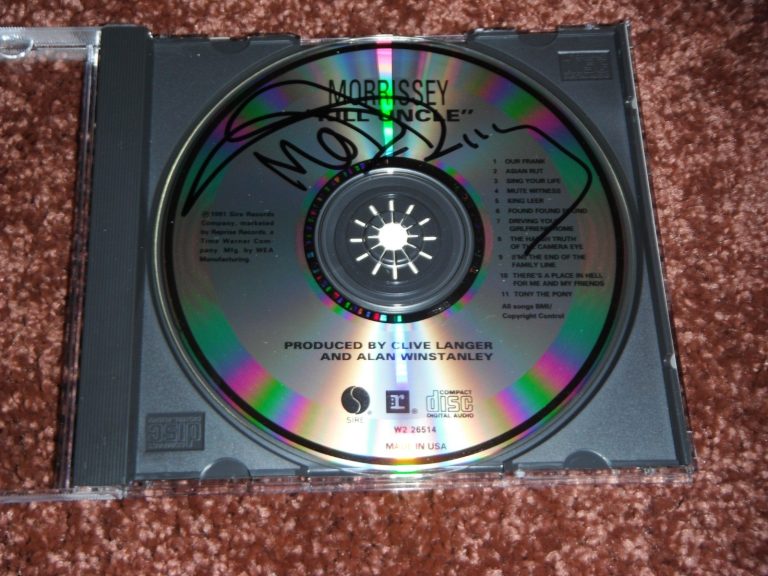 MORRISSEY SIGNED KILL UNCLE CD