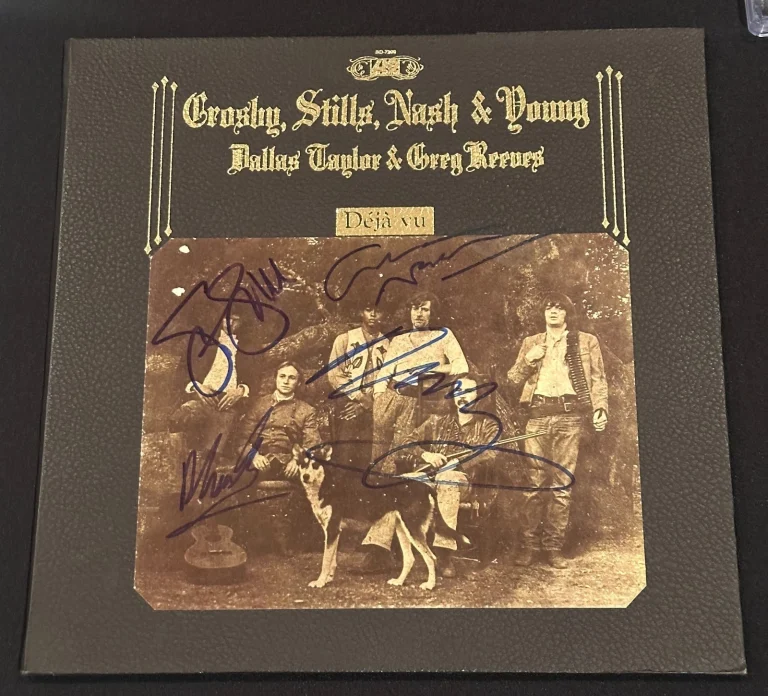 CROSBY STILLS NASH & YOUNG Signed LP ALBUM COVER Beckett Auth (BAS) LOA Complete