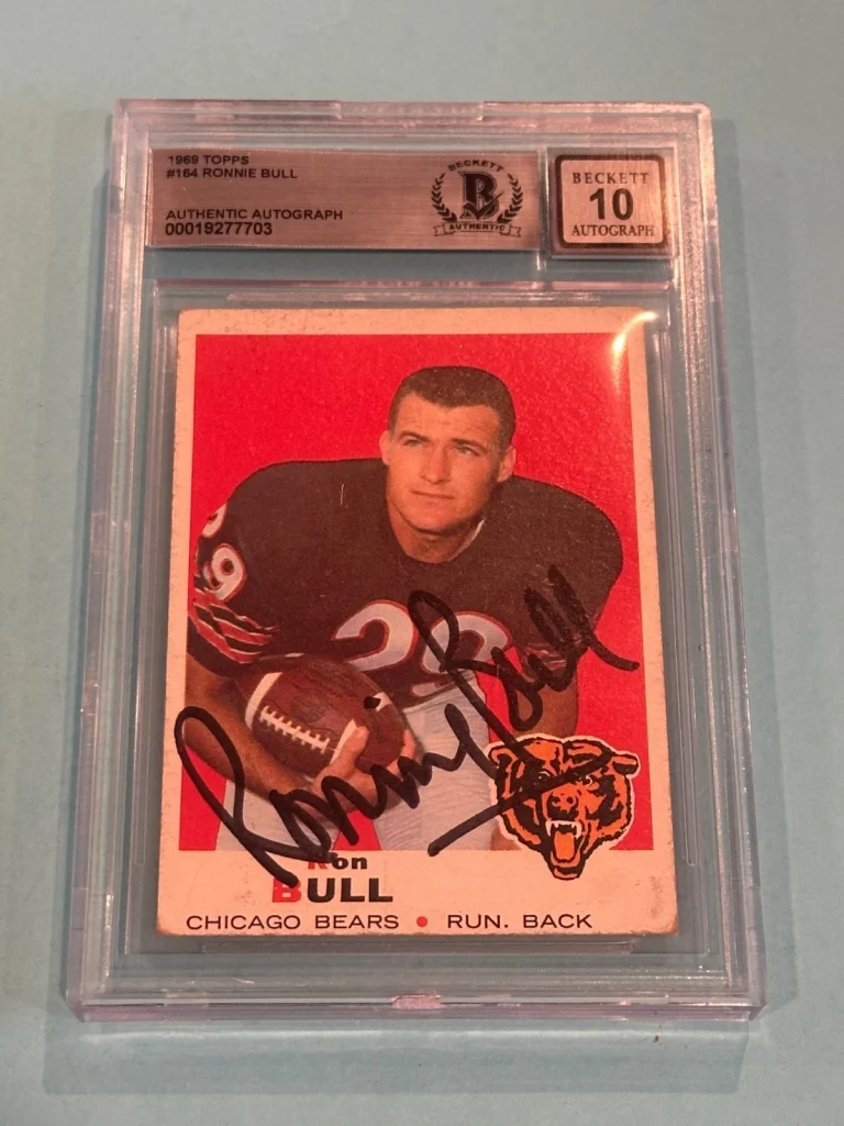 RONNIE BULL Signed 1969 TOPPS Card #164 Beckett BAS AUTO 10