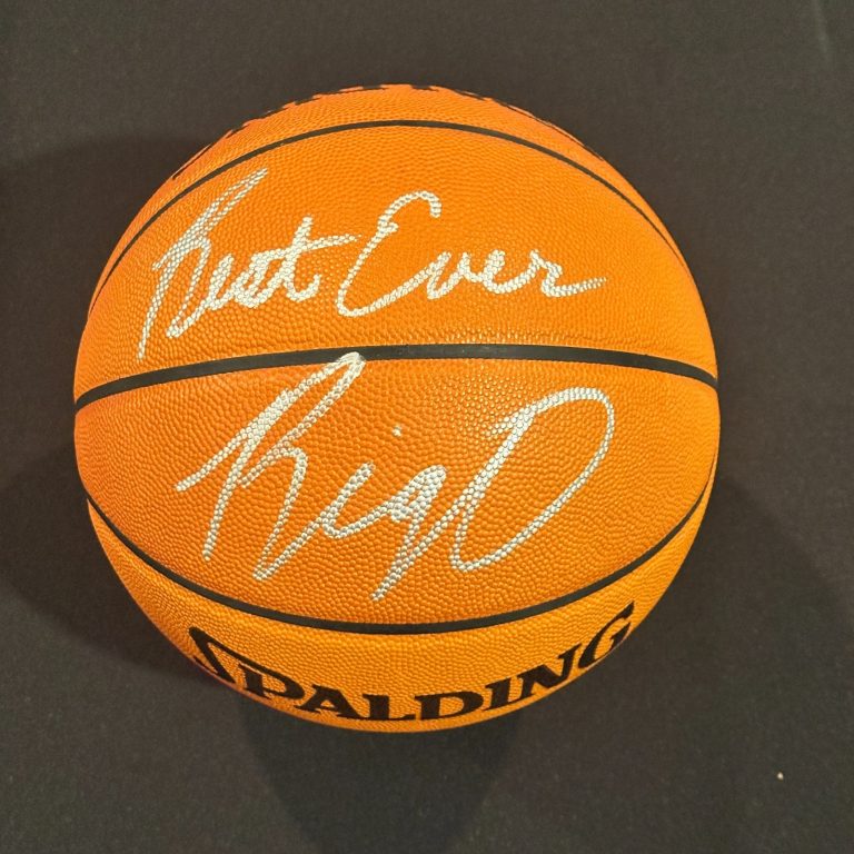 OSCAR ROBERTSON Signed Spalding Official GAME BASKETBALL Beckett (BAS) w/ Insc