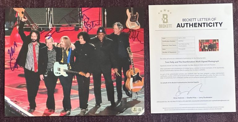 TOM PETTY & The HEARTBREAKERS Signed 11x14 PHOTO Beckett (BAS) LOA